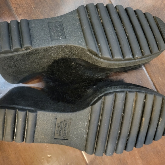 Beautiful suede with fur-trim Coach mules - Picture 4 of 4